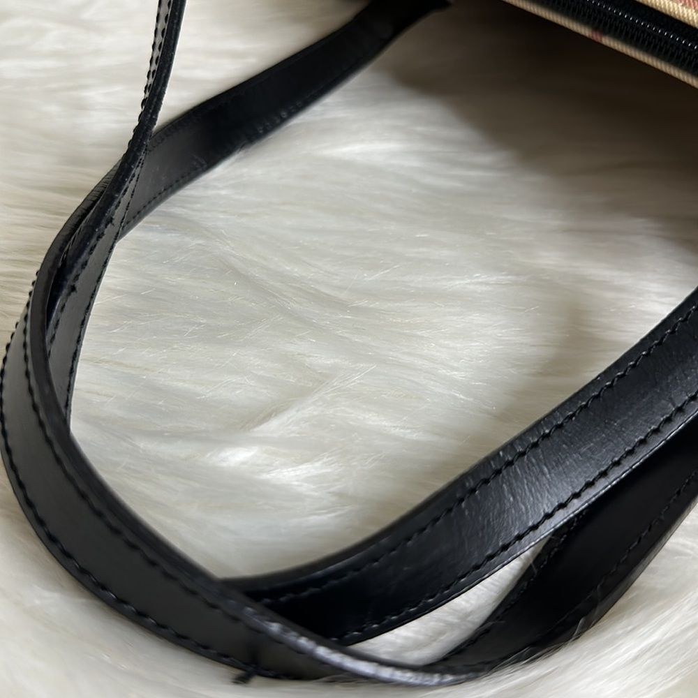 💯Authentic Burberry Papillon Handbag🍀 - Picture 13 of 15